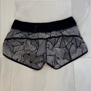 Lululemon Speed Short Black and White Floral Dot Stripes Patterned